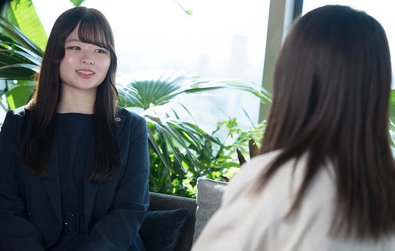 会社員の男女